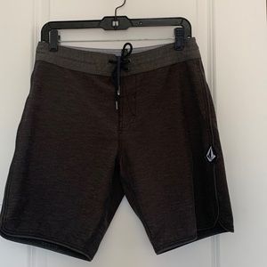 Men’s Volcom 17” Boardshorts, size 29, Dark Grey.